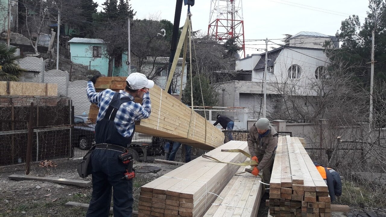 Сухая и строганная доска для строительства каркасного дома в Крыму