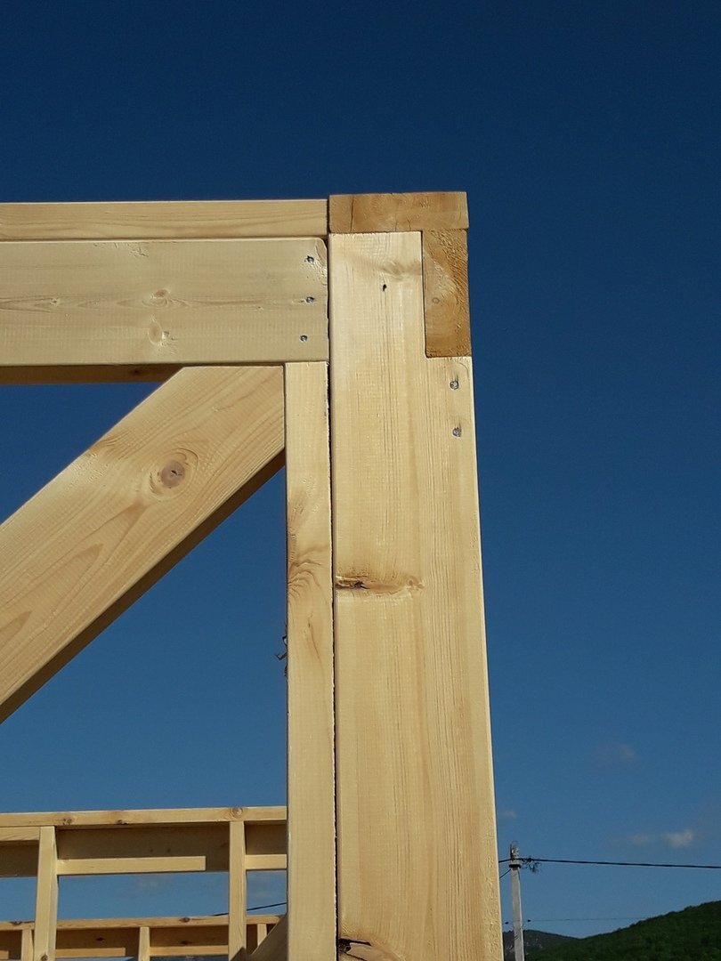 Каркасный дом угол стык. Тёплый угол из бруса. Теплый угол строительство каркасных. Обвязка углов каркасного дома. Угол в каркасном доме.