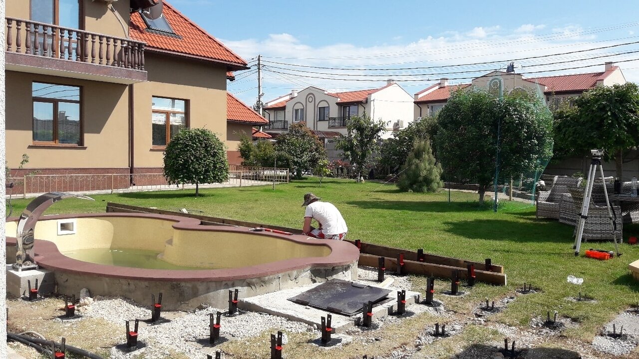 Основание террасы у бассейна Севастополь