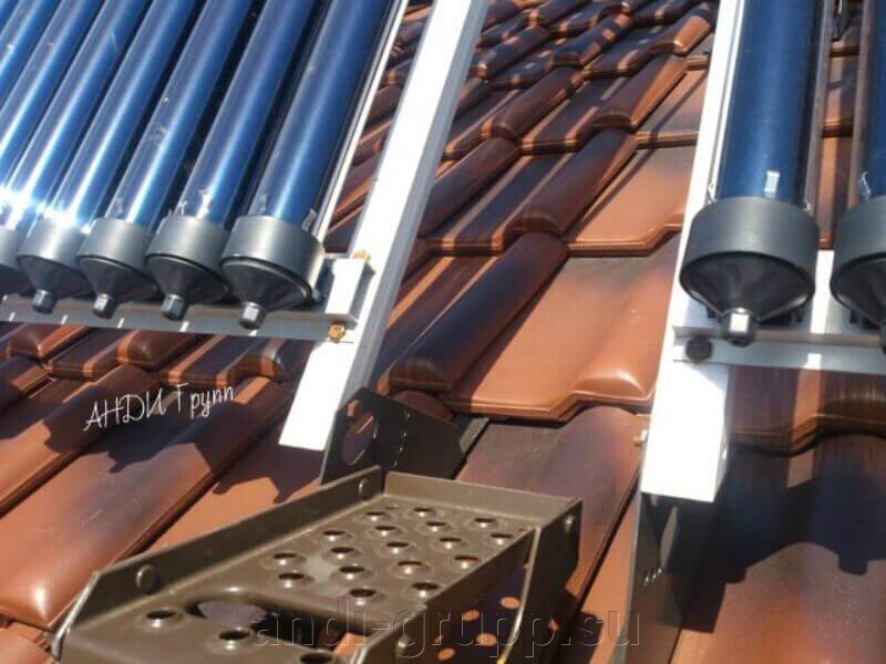 Установка солнечного коллектора на черепичную крышу
