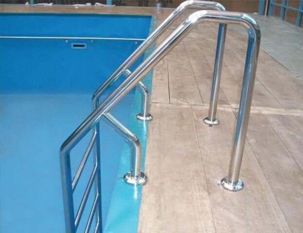 Лестницы для бассейна