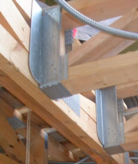 крепление деревянных балок перекрытий